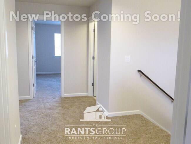 Building Photo - Fantastic Neighborhood! Easy Commute to JBLM!