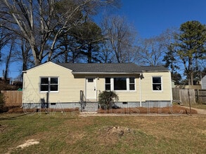 Building Photo - 1826 Clearwater Dr SE