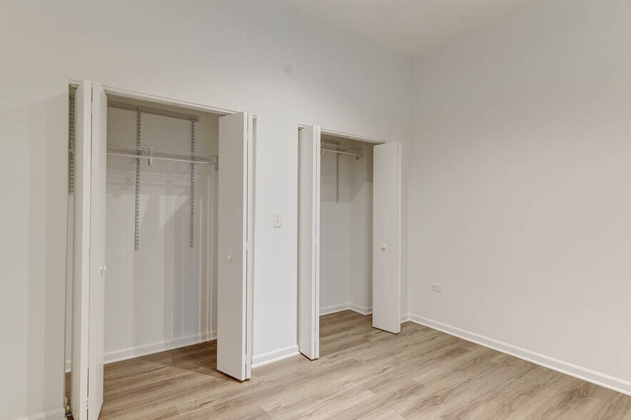 Building Photo - 100 E 14th St