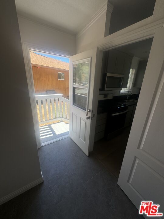 Building Photo - 1336 La Crescenta Dr