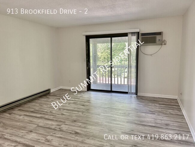 Building Photo - 913 Brookfield Dr