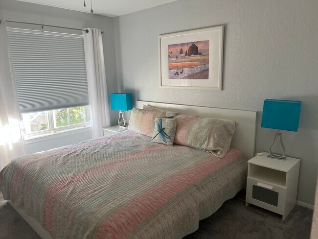 Building Photo - Annual Turnkey Ground floor Furnished Condo in downtown Sarasota