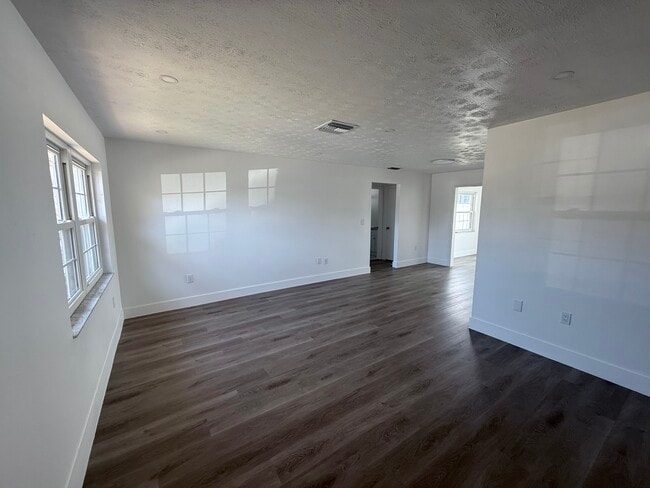 Building Photo - 2702 Ochatilla Rd