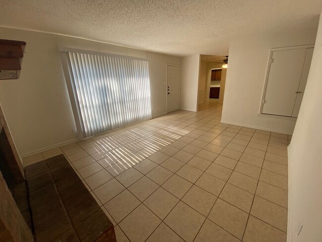 Building Photo - Duplex Homes 3/2/2