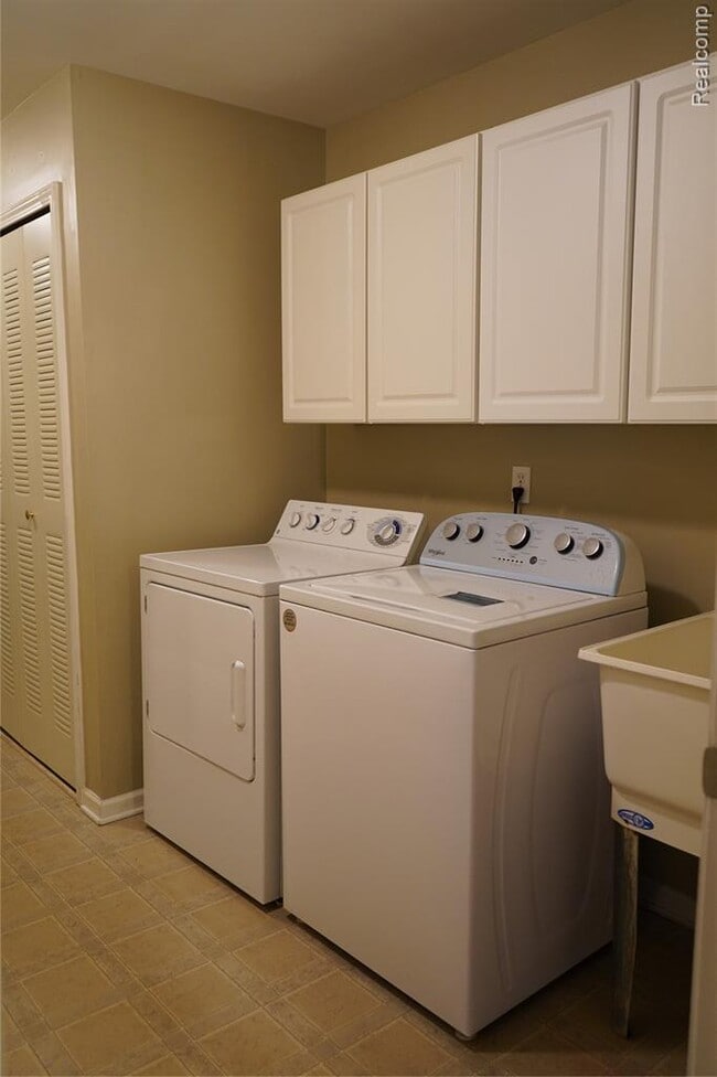 Building Photo - 44036 Rushcliffe Dr