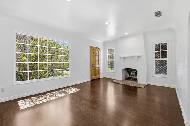 Building Photo - Bright & Beautiful Altadena Home with Private Yard & Bonus Unit