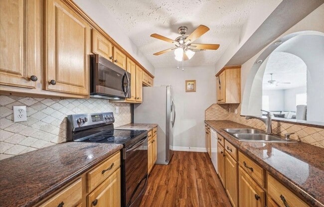 Building Photo - 16147 New Field Dr