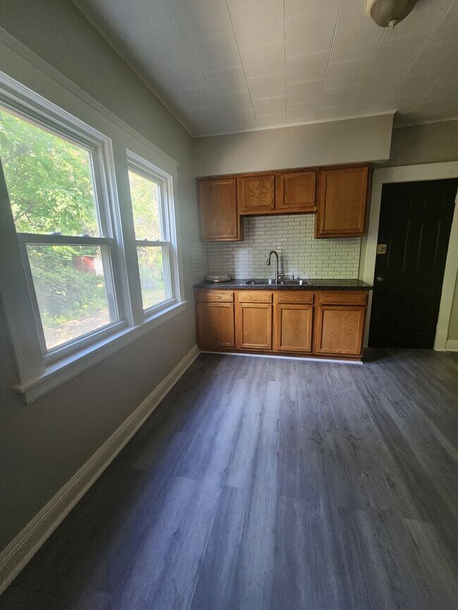 Building Photo - 3 BEDROOM 2ND FLOOR FOR RENT - MOVE IN READY!