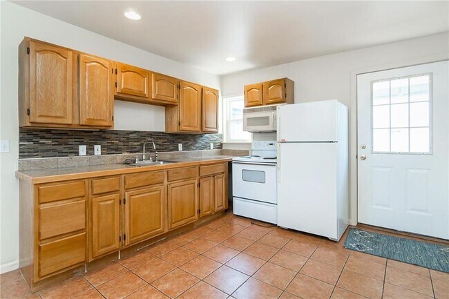 Building Photo - 427 Front St