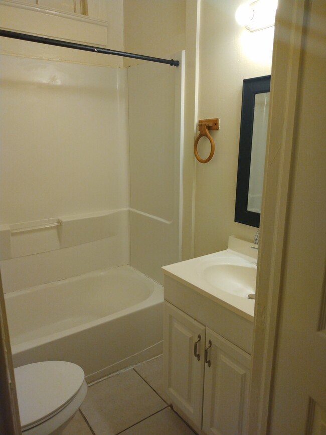 Building Photo - 3402 Dryades St