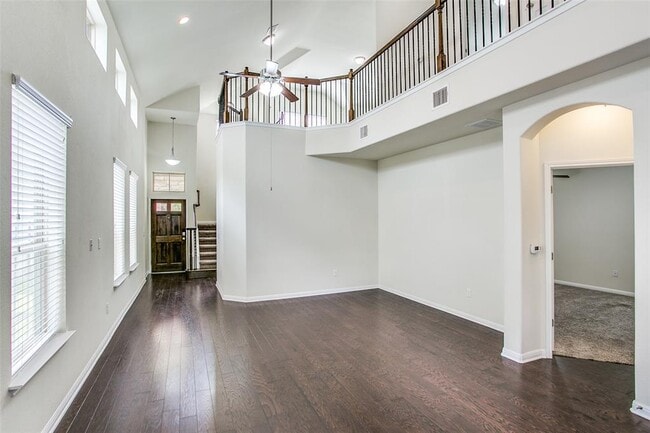 Building Photo - 9804 Tolima Dr