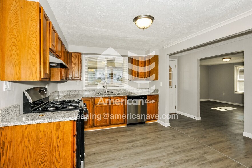 Building Photo - 1321 Gladys St