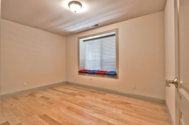 Building Photo - Saratoga 5 Bedrooms with Free Electricity from Solar System