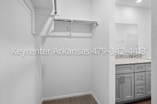 Building Photo - Stunning Newer Construction in Fayetteville!