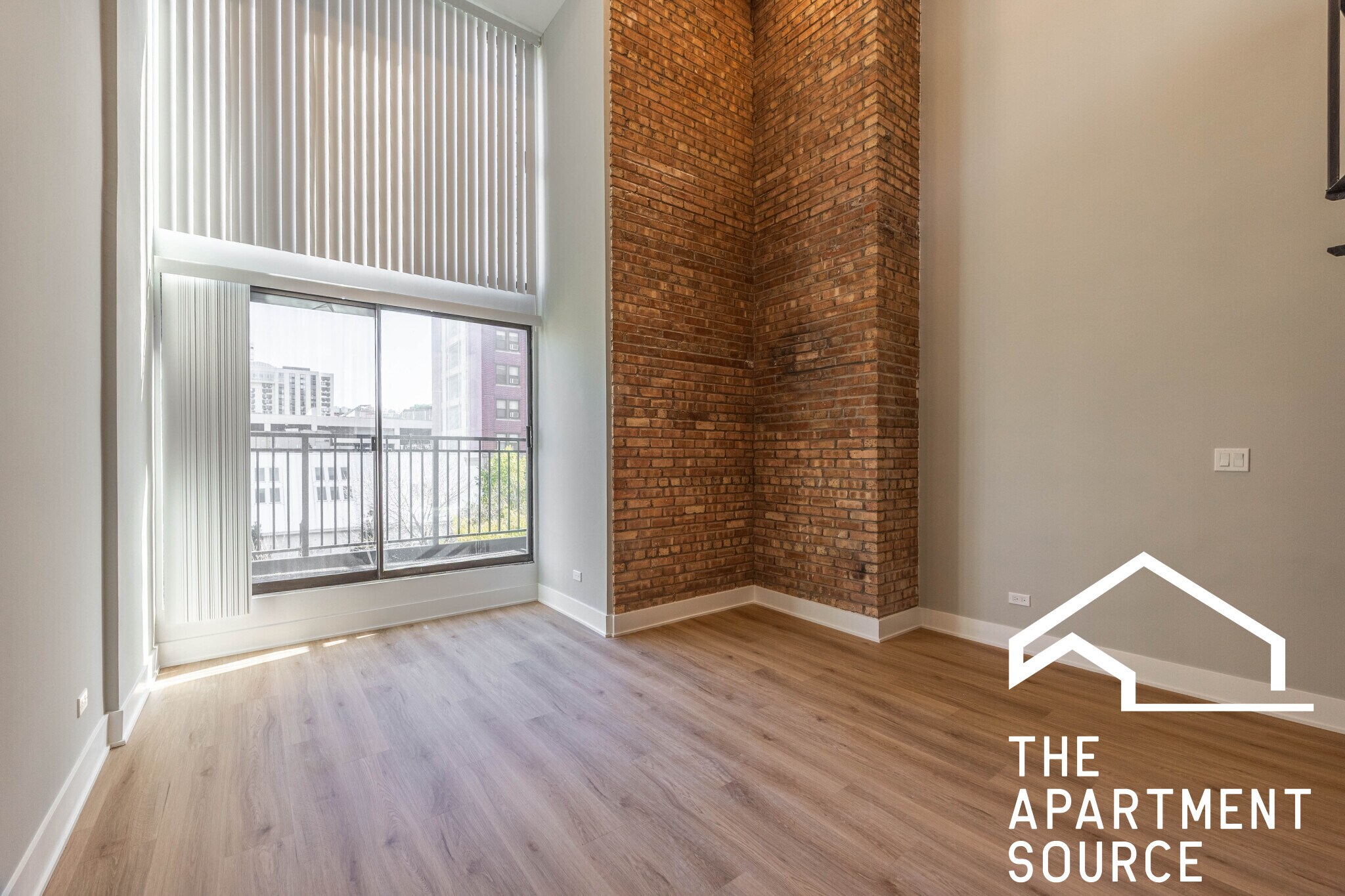 Building Photo - 1223 N La Salle Dr