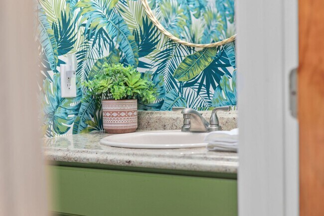 Building Photo - All Inclusive Seasonal Rental Available Oc...