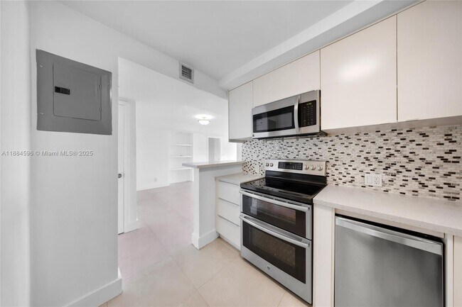 Building Photo - 20301 W Country Club Dr