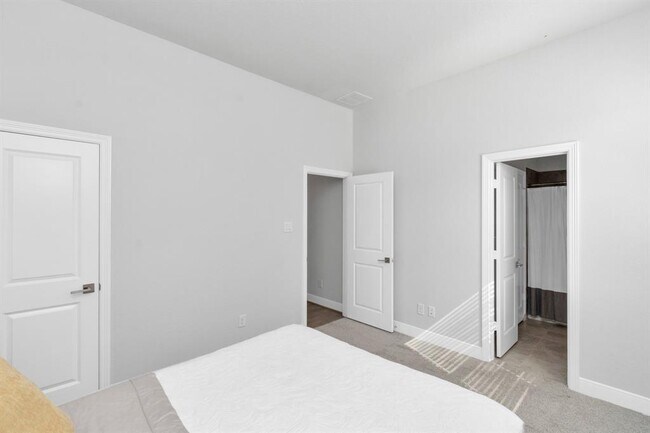 Building Photo - 28646 Monarch Cliffs Dr
