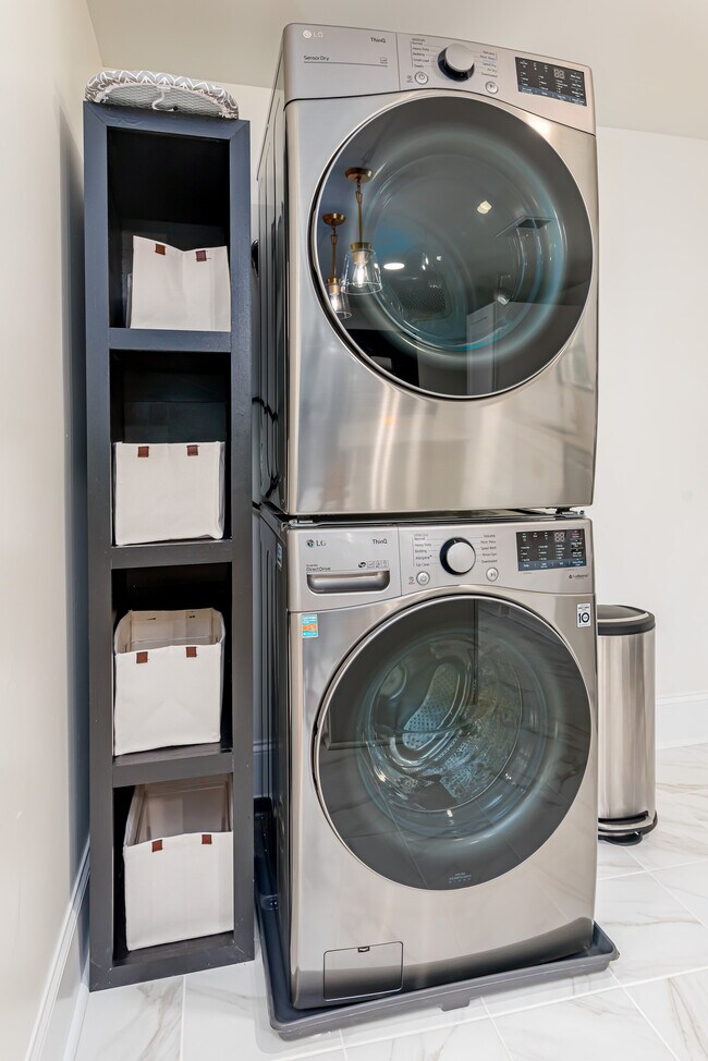 Building Photo - 5708 Southampton Rd