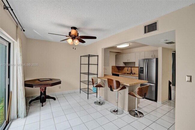 Building Photo - 5555 Ludlam Rd