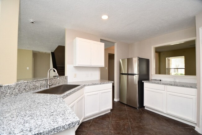 Building Photo - 5418 Cinnamon Lake Dr