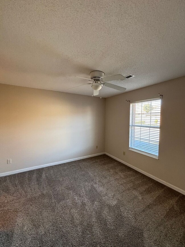 Building Photo - Cozy 3bd/2bth Condo in Powell - Minutes for UT & Downtown Knoxville!