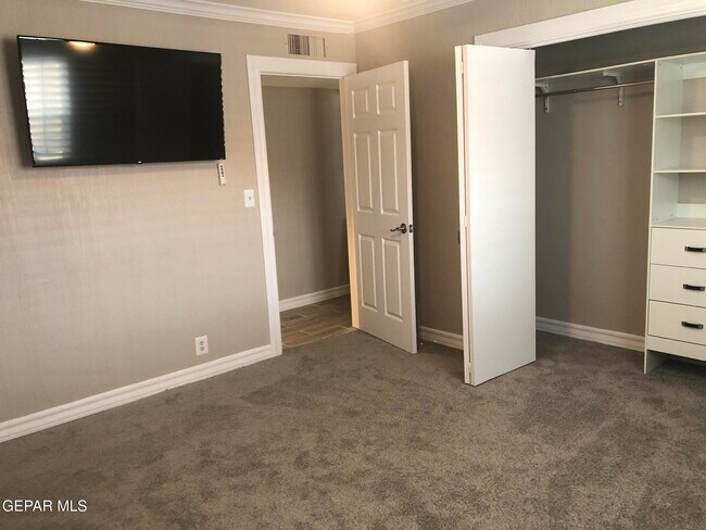Building Photo - 252 Shadow Mountain Dr