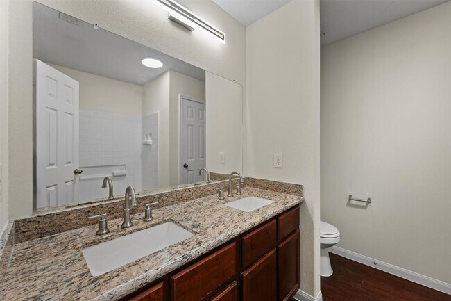 Building Photo - 2611 Verano Dr