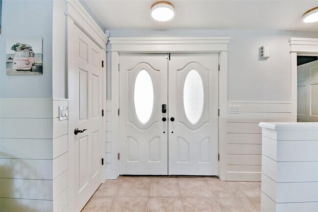 Building Photo - 2822 W Vina Del Mar Blvd