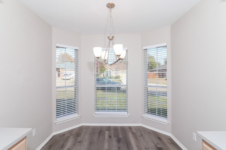 Building Photo - 1213 Misty Meadow Dr