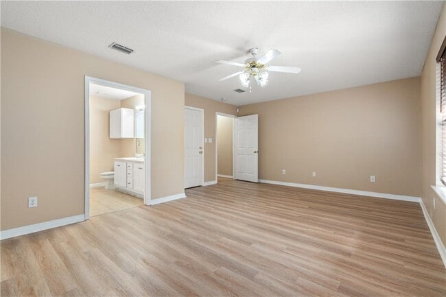 Building Photo - 8158 Magnolia Village Dr N
