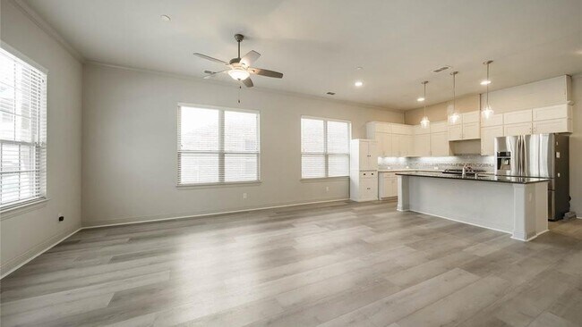 Building Photo - 2745 Troutt Dr
