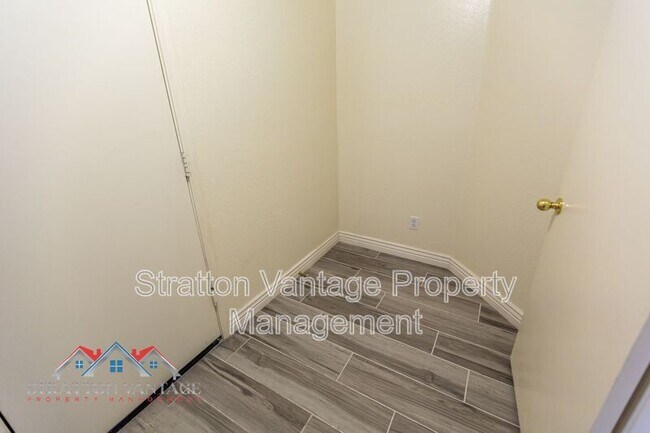 Building Photo - 2234 W Pima Ave