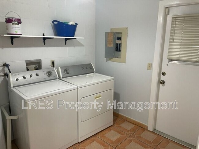 Building Photo - 4587 Lighthouse Cir