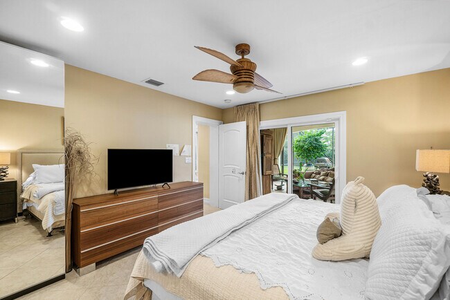 Building Photo - 3509 NW 26th Ct