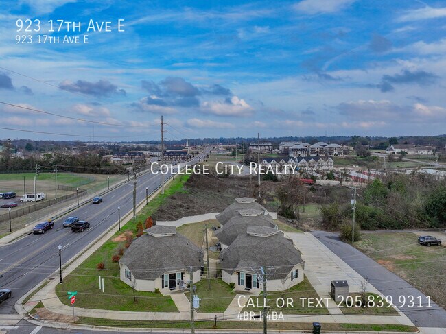 Building Photo - 923 17th Ave E