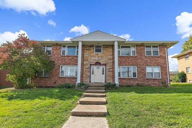 Building Photo - 562 N. Mulford
