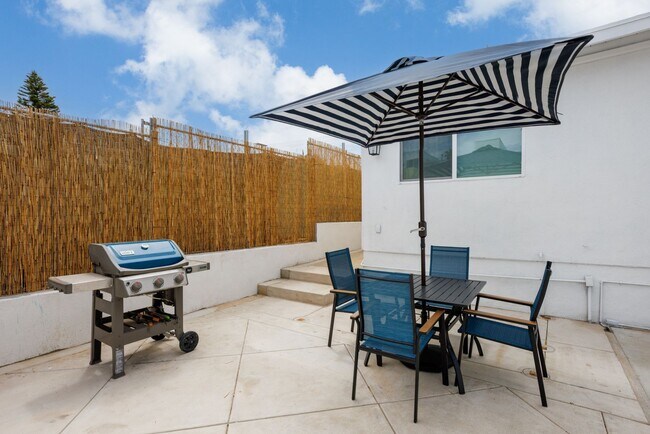 Building Photo - Charming 1BR/1BA Cottage - Private Patio w/ Hot Tub - Walk to the Beach