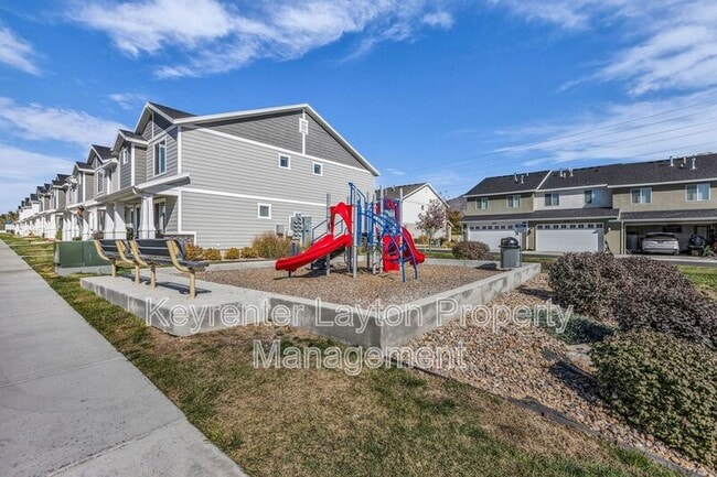 Building Photo - 2786 N Airmen Ave
