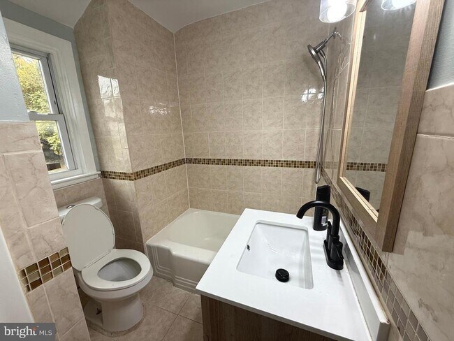 Building Photo - 804 Radnor Ave