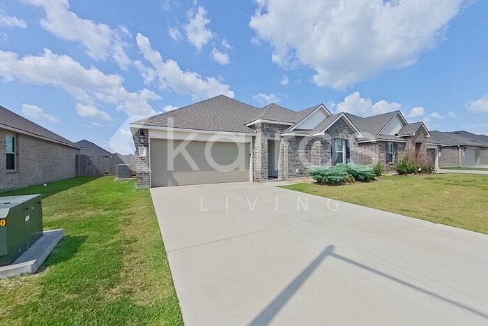 Building Photo - 405 Mango Dr