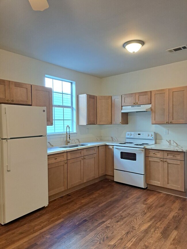 Building Photo - 535 S Tonti St