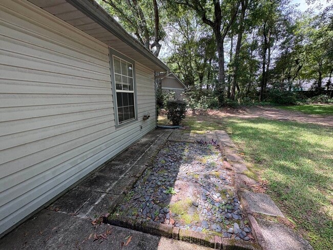 Building Photo - 460 Merlin Ct