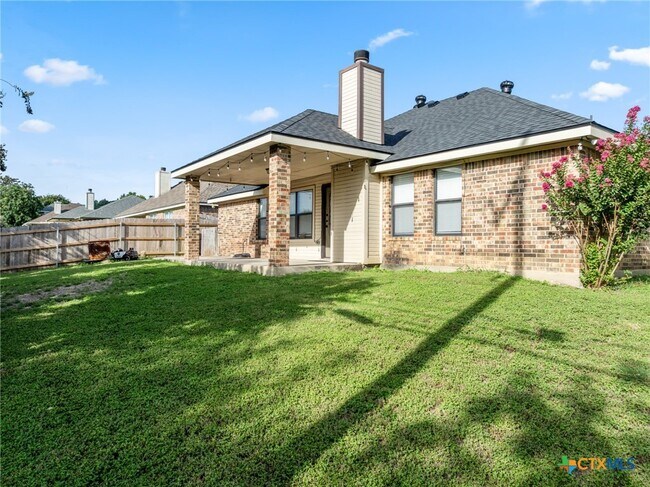 Building Photo - 605 Paintbrush Dr