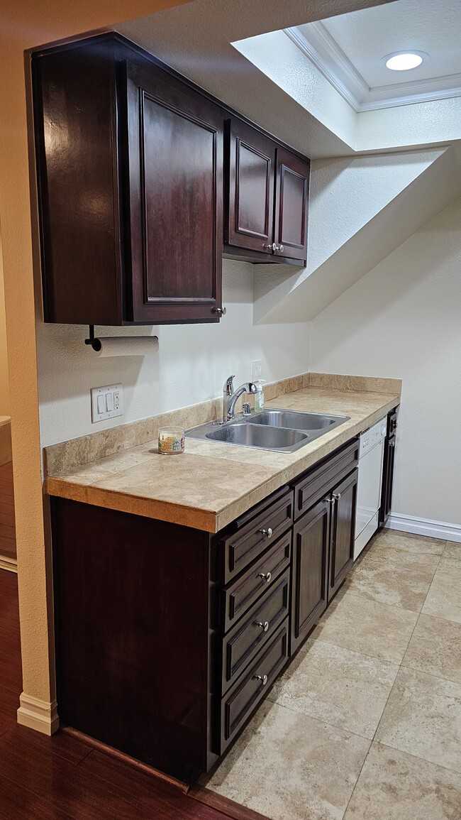 Building Photo - 14727 Magnolia Blvd