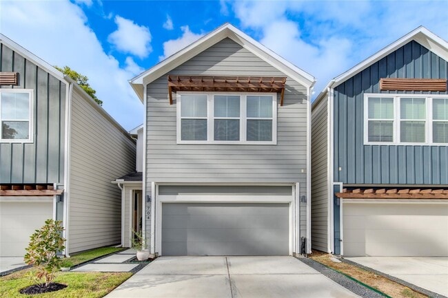 Building Photo - 704 Pinemont Dr