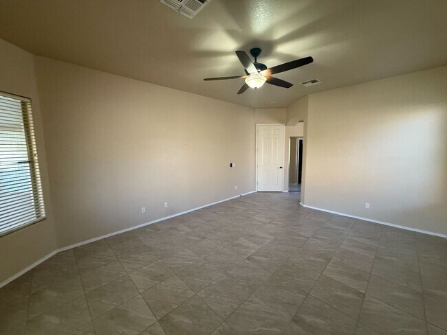 Building Photo - 3260 E Isabella Ave