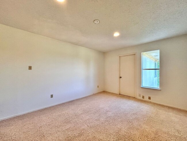 Building Photo - Spacious 4/BR 3.5/BA Two-Story Home with Peaceful Ambience