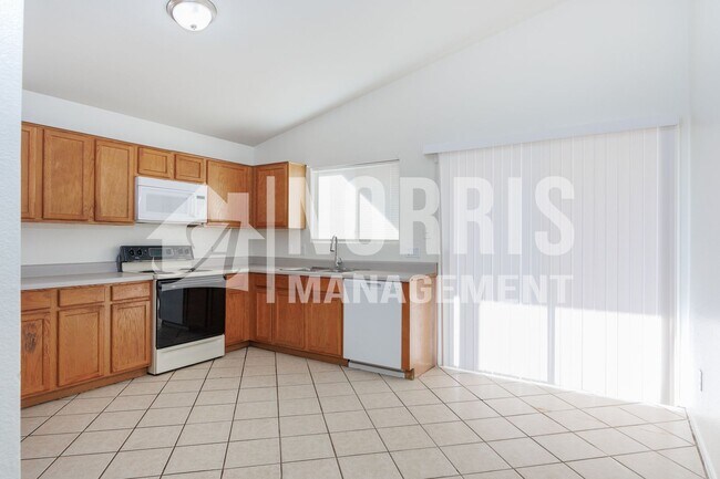 Building Photo - Freshly Updated Home with NO HOA