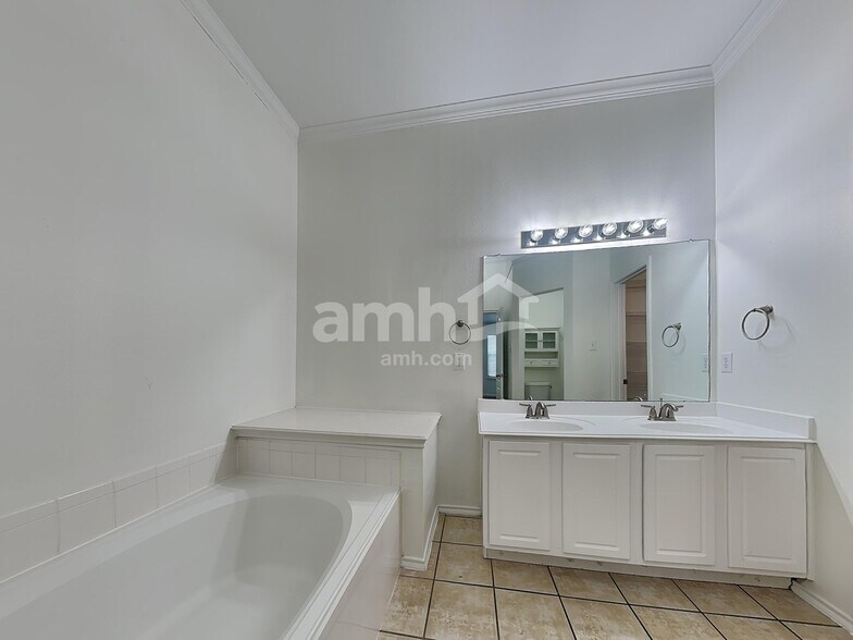 Building Photo - 485 Sausalito Dr